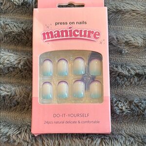 Source Unknown Blue and Purple Press-On Nails